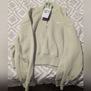 Nike Women's 1/2-Zip Cropped Sweatshirt